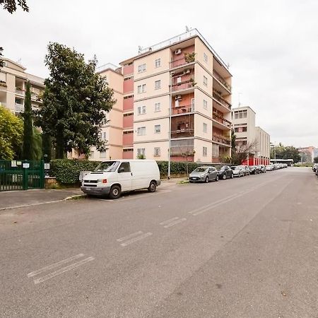 Exclusive Apartment In Eur Lake Rome Bagian luar foto