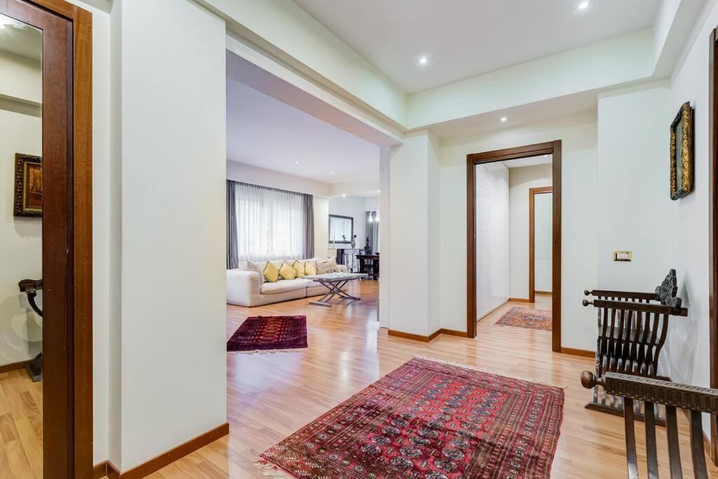 Exclusive Apartment In Eur Lake Rome Bagian luar foto
