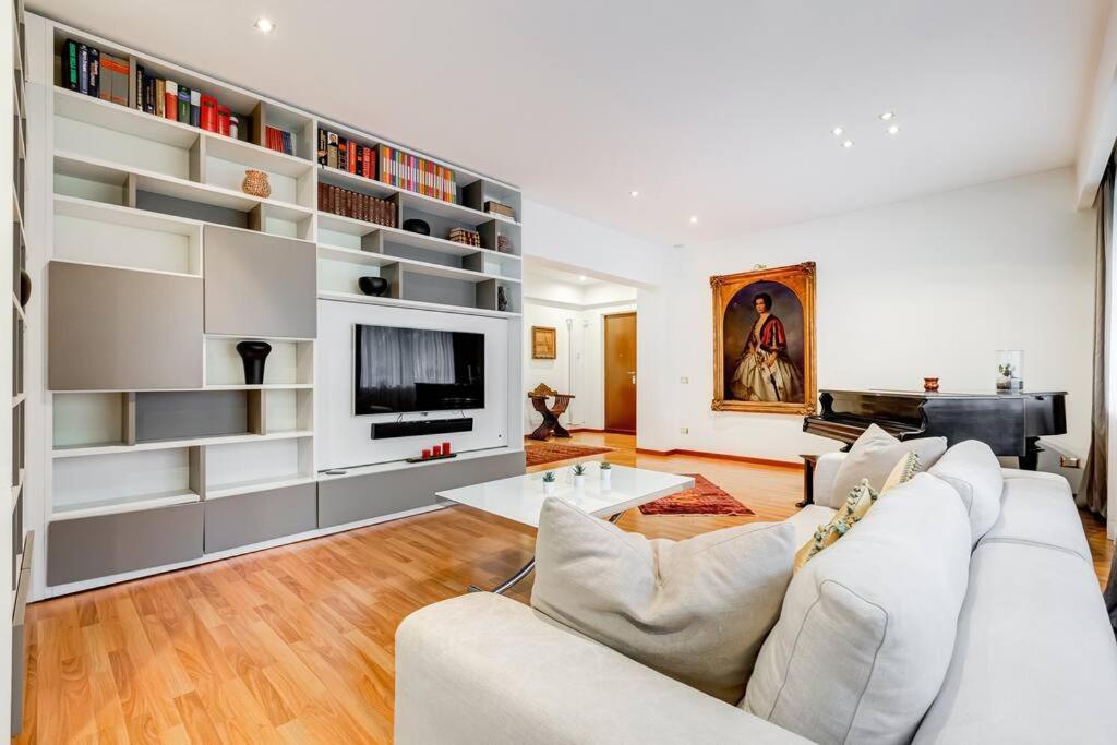 Exclusive Apartment In Eur Lake Rome Bagian luar foto