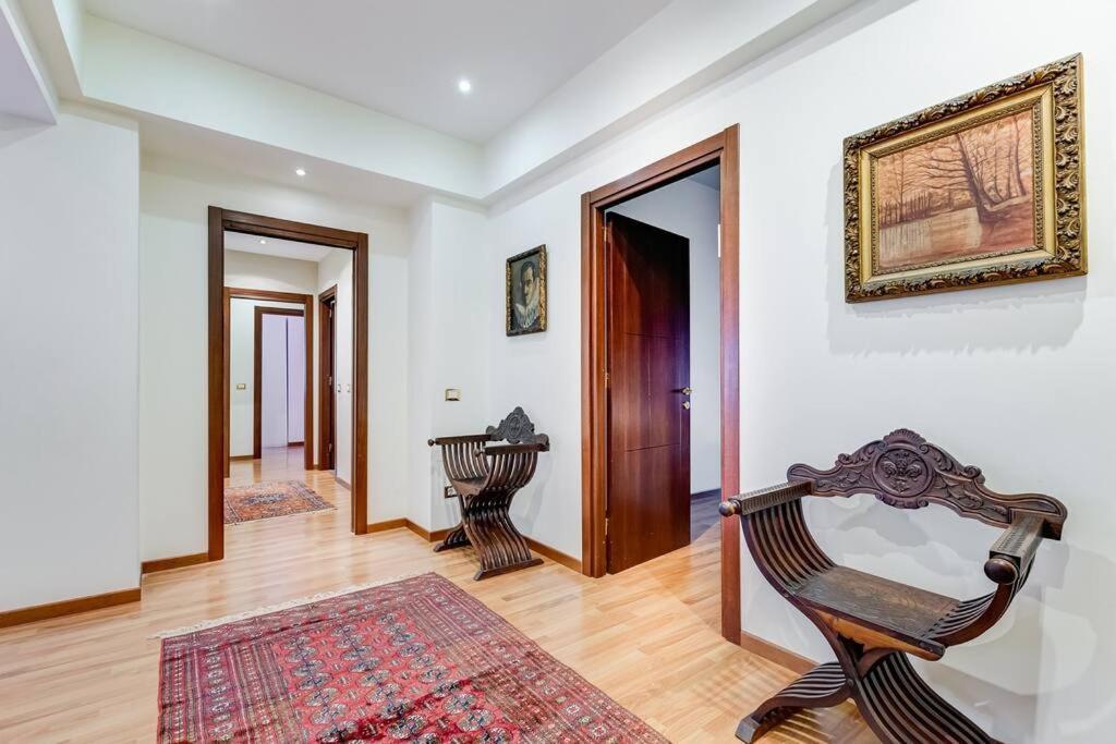 Exclusive Apartment In Eur Lake Rome Bagian luar foto