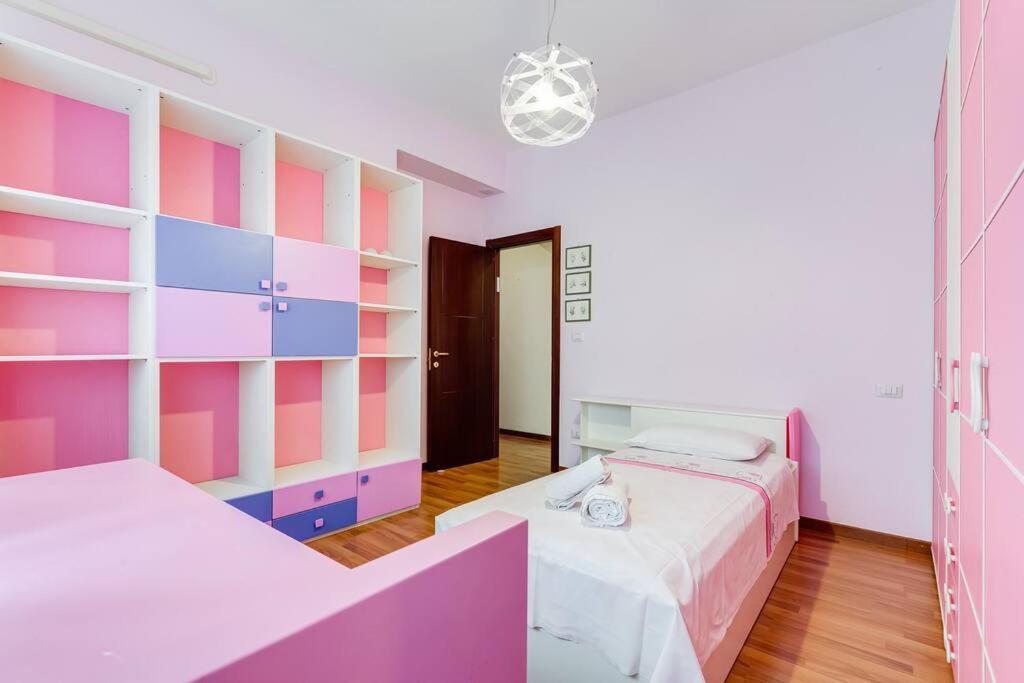 Exclusive Apartment In Eur Lake Rome Bagian luar foto