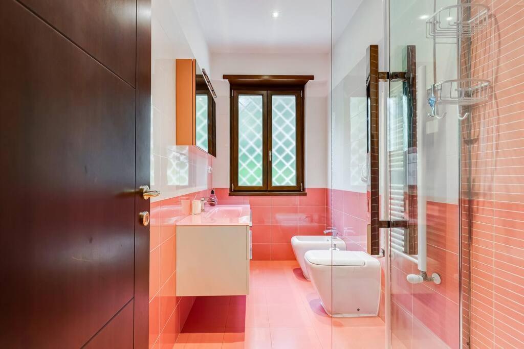 Exclusive Apartment In Eur Lake Rome Bagian luar foto