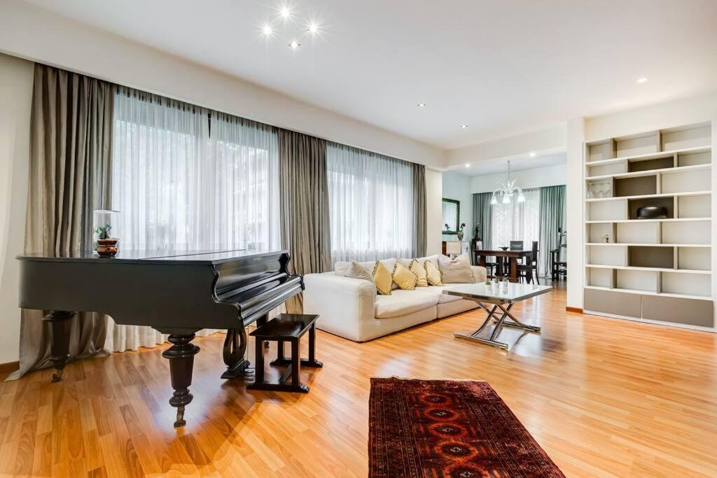 Exclusive Apartment In Eur Lake Rome Bagian luar foto