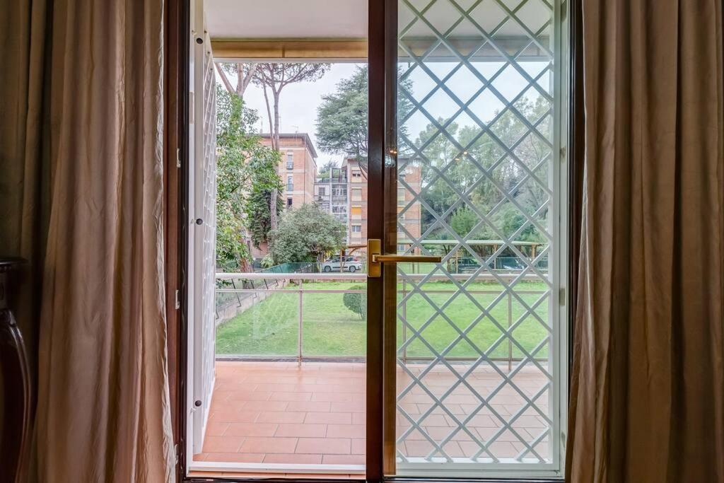 Exclusive Apartment In Eur Lake Rome Bagian luar foto