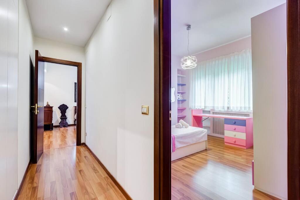 Exclusive Apartment In Eur Lake Rome Bagian luar foto