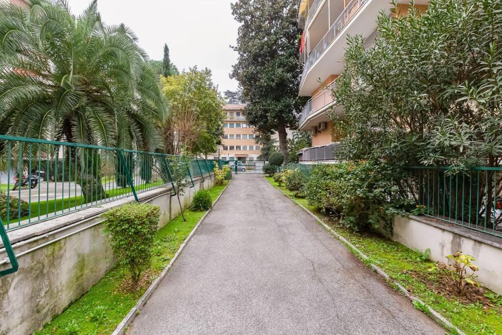 Exclusive Apartment In Eur Lake Rome Bagian luar foto