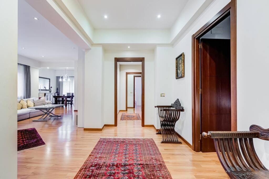 Exclusive Apartment In Eur Lake Rome Bagian luar foto