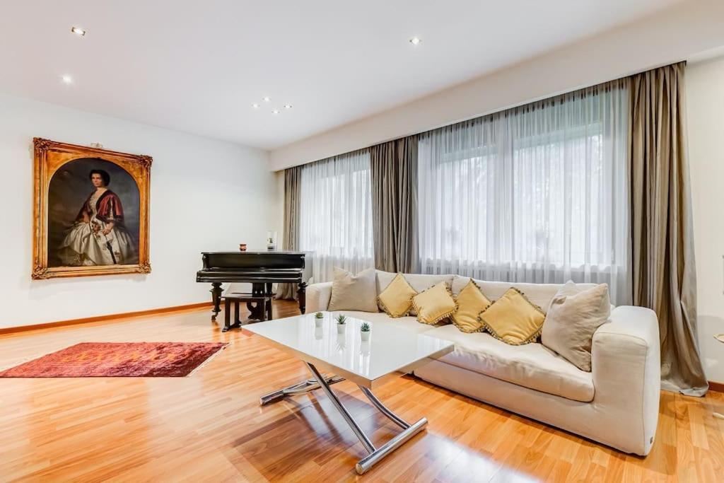 Exclusive Apartment In Eur Lake Rome Bagian luar foto
