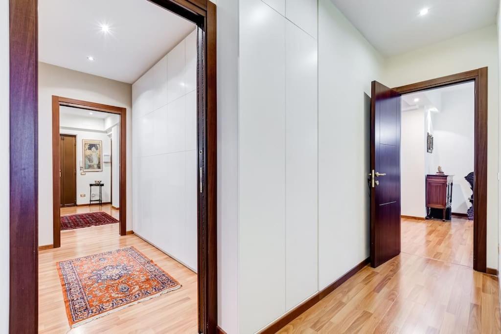 Exclusive Apartment In Eur Lake Rome Bagian luar foto