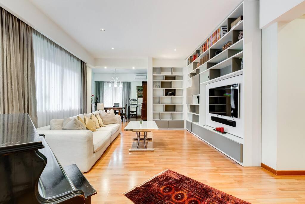 Exclusive Apartment In Eur Lake Rome Bagian luar foto