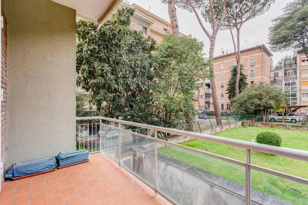 Exclusive Apartment In Eur Lake Rome Bagian luar foto