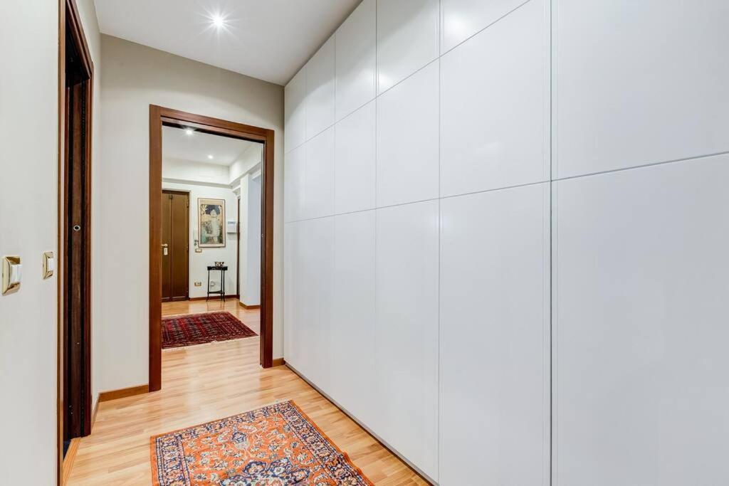 Exclusive Apartment In Eur Lake Rome Bagian luar foto