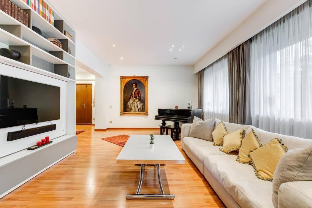 Exclusive Apartment In Eur Lake Rome Bagian luar foto