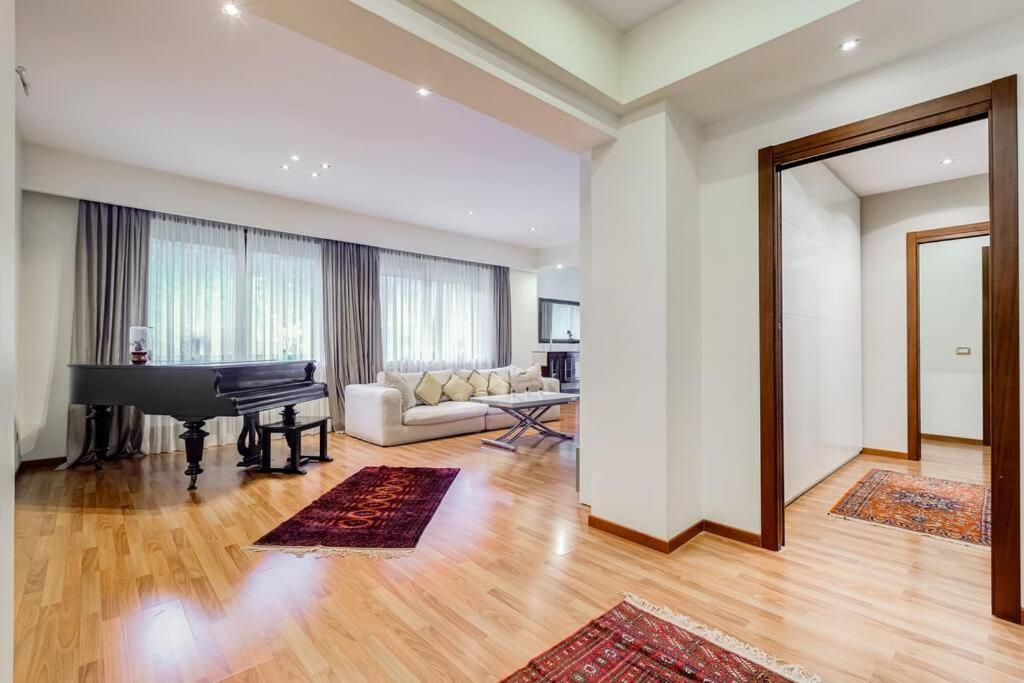 Exclusive Apartment In Eur Lake Rome Bagian luar foto