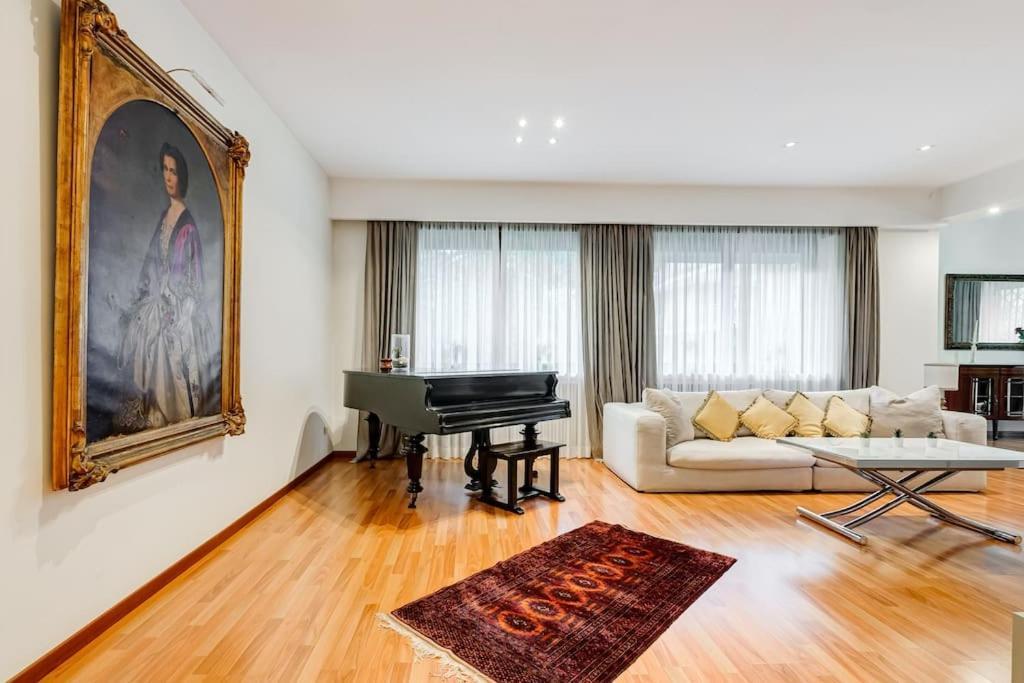 Exclusive Apartment In Eur Lake Rome Bagian luar foto
