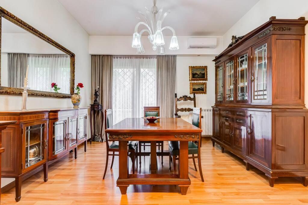 Exclusive Apartment In Eur Lake Rome Bagian luar foto